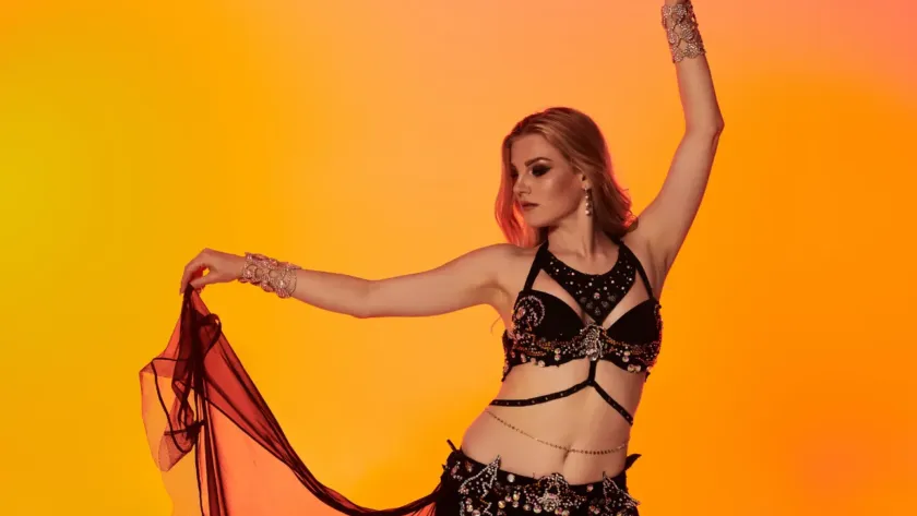 book entertainer for yacht party