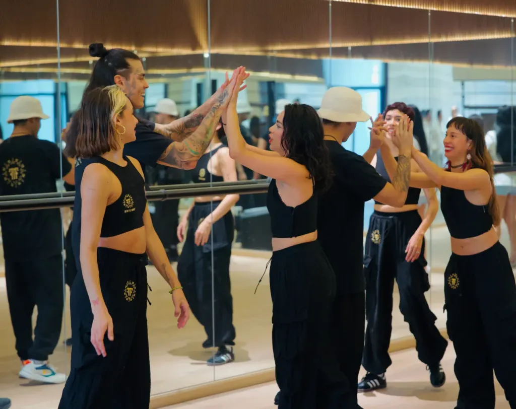 hire live performers Dubai