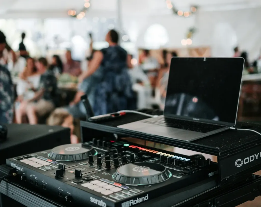 hire a dj for wedding
