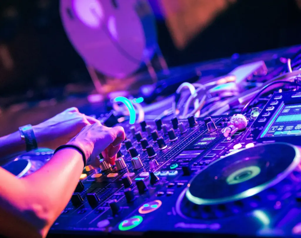 wedding dj booking timeline