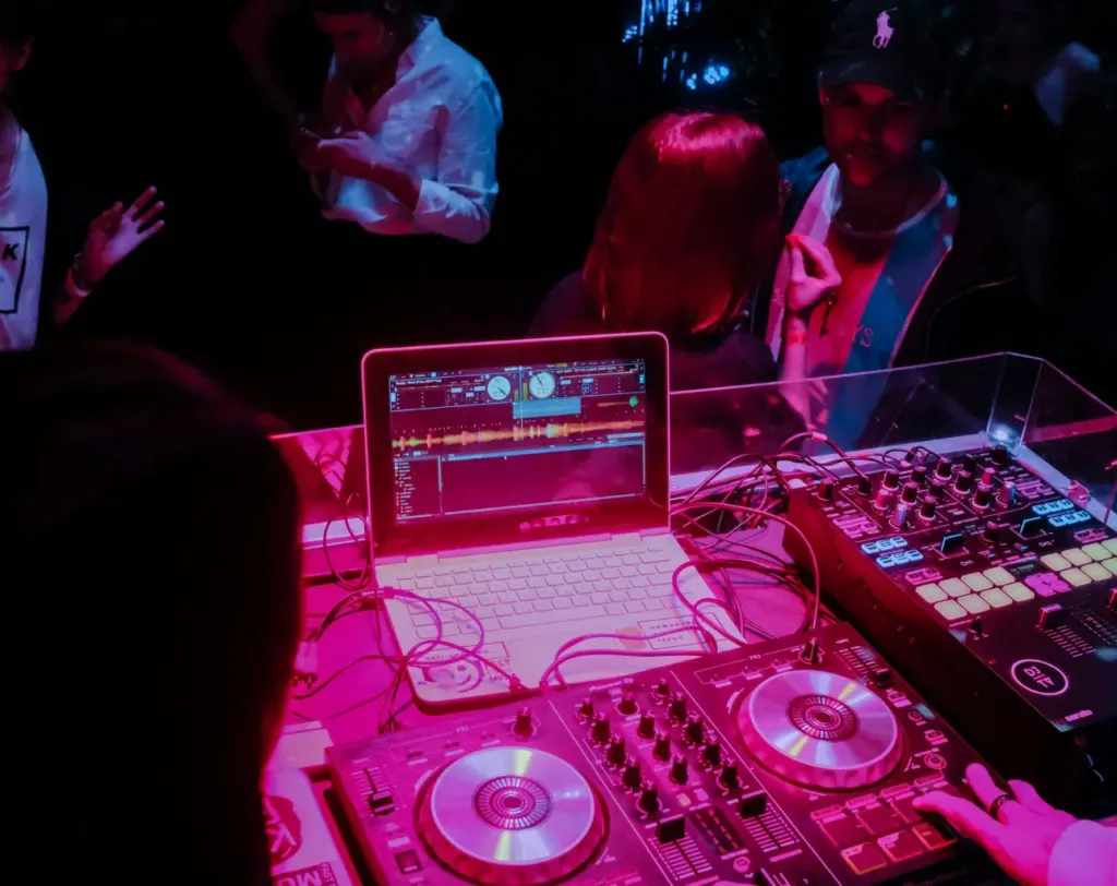 hire professional DJ Dubai